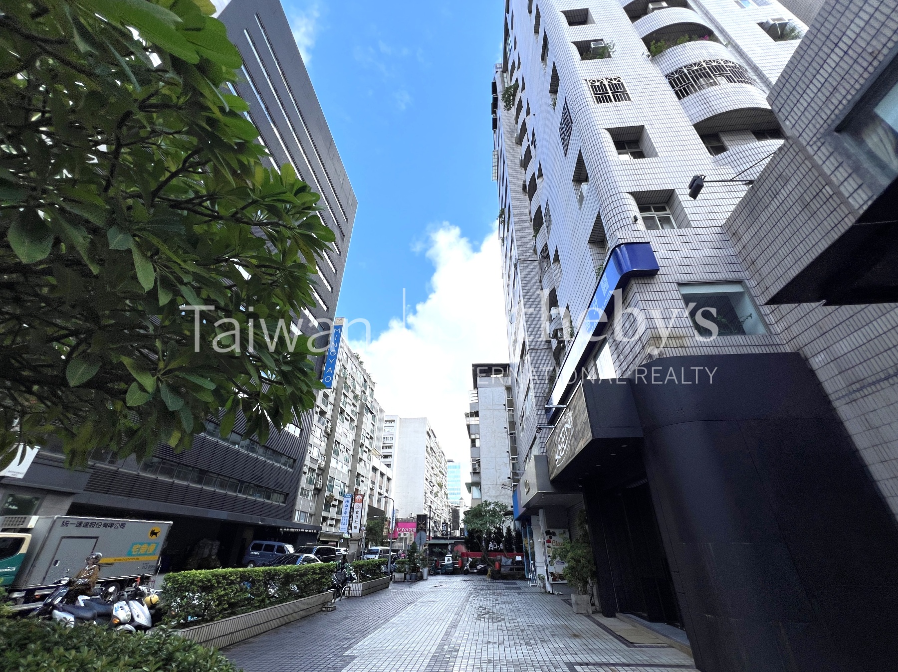 明曜精品三角窗店面周邊環境